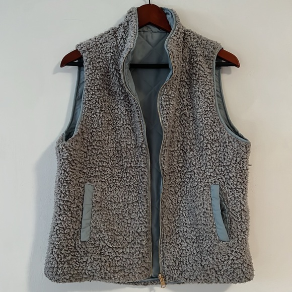 Thread and Supply Reversible Vest - Picture 4 of 8